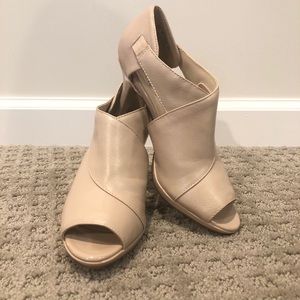 Life Stride Peep Toe Heel